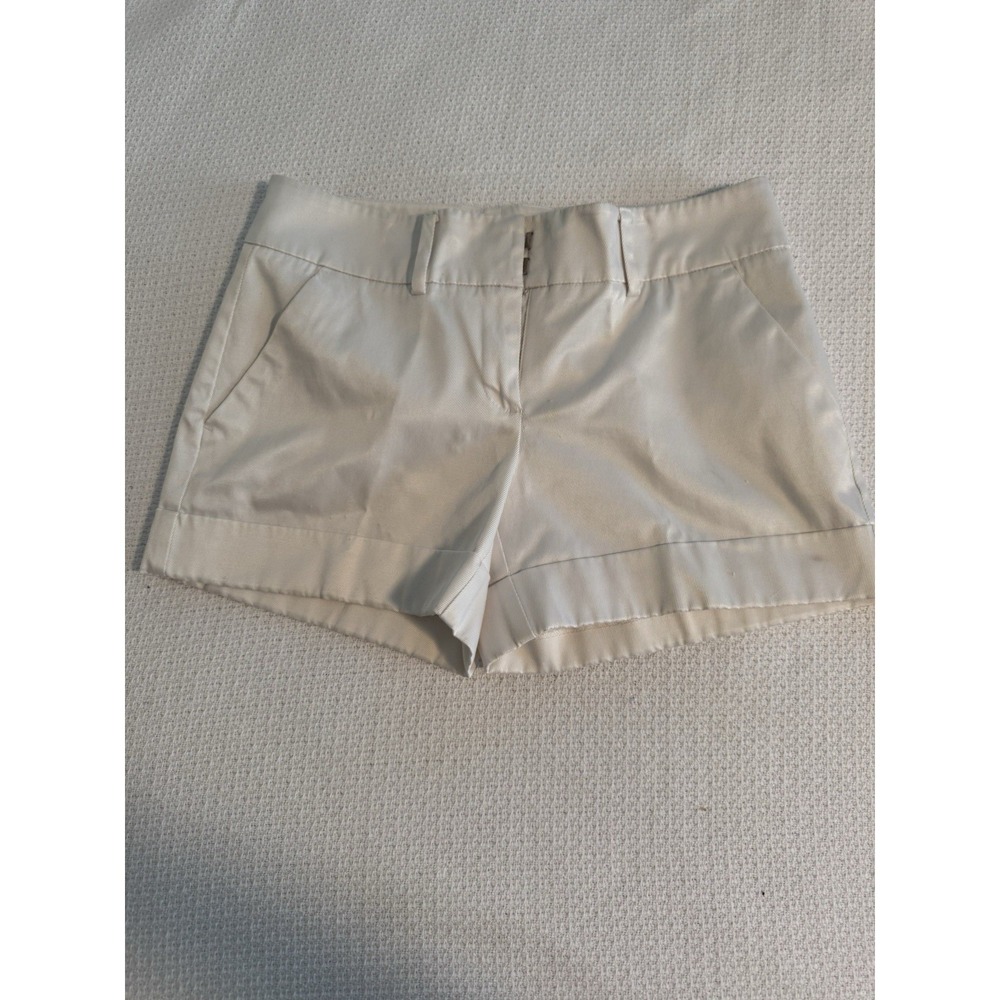 New York and Company 7th Avenue Suiting Cuffed White Shorts Size 4 READ BELOW